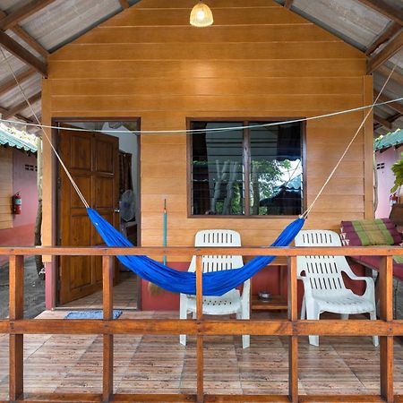 Family Song Koh Lipe Hotel Bagian luar foto