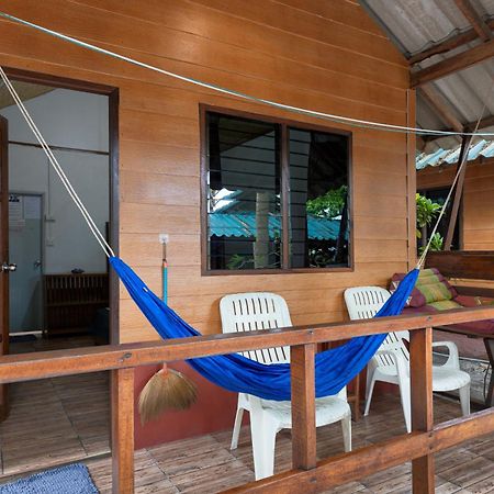Family Song Koh Lipe Hotel Bagian luar foto
