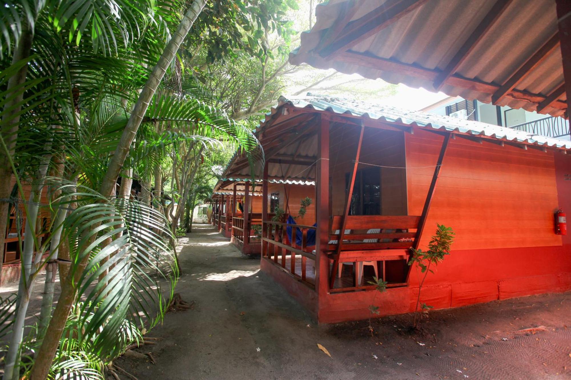 Family Song Koh Lipe Hotel Bagian luar foto