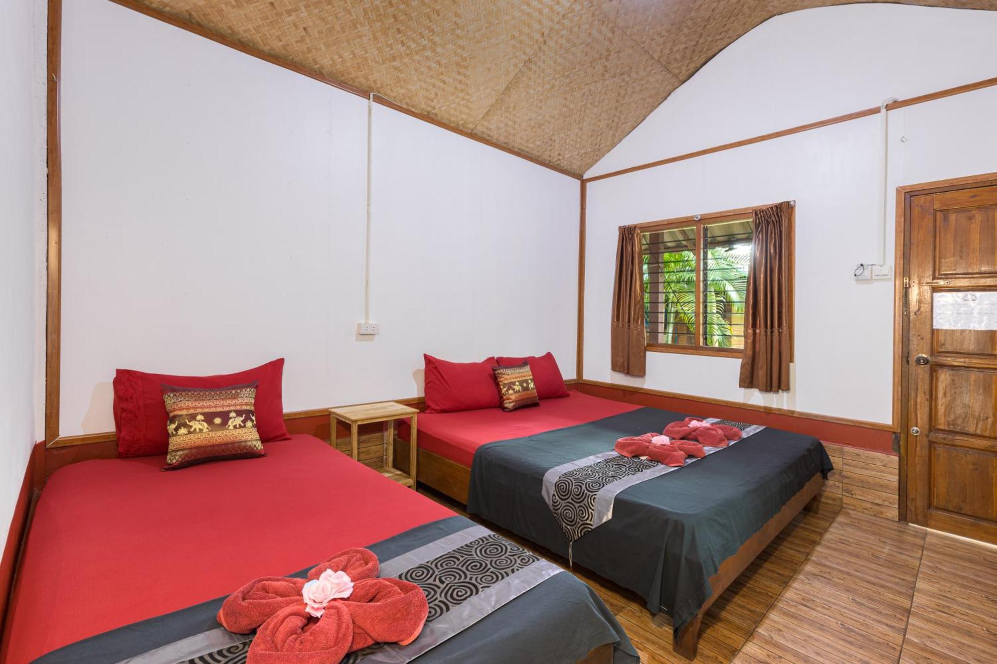 Family Song Koh Lipe Hotel Bagian luar foto