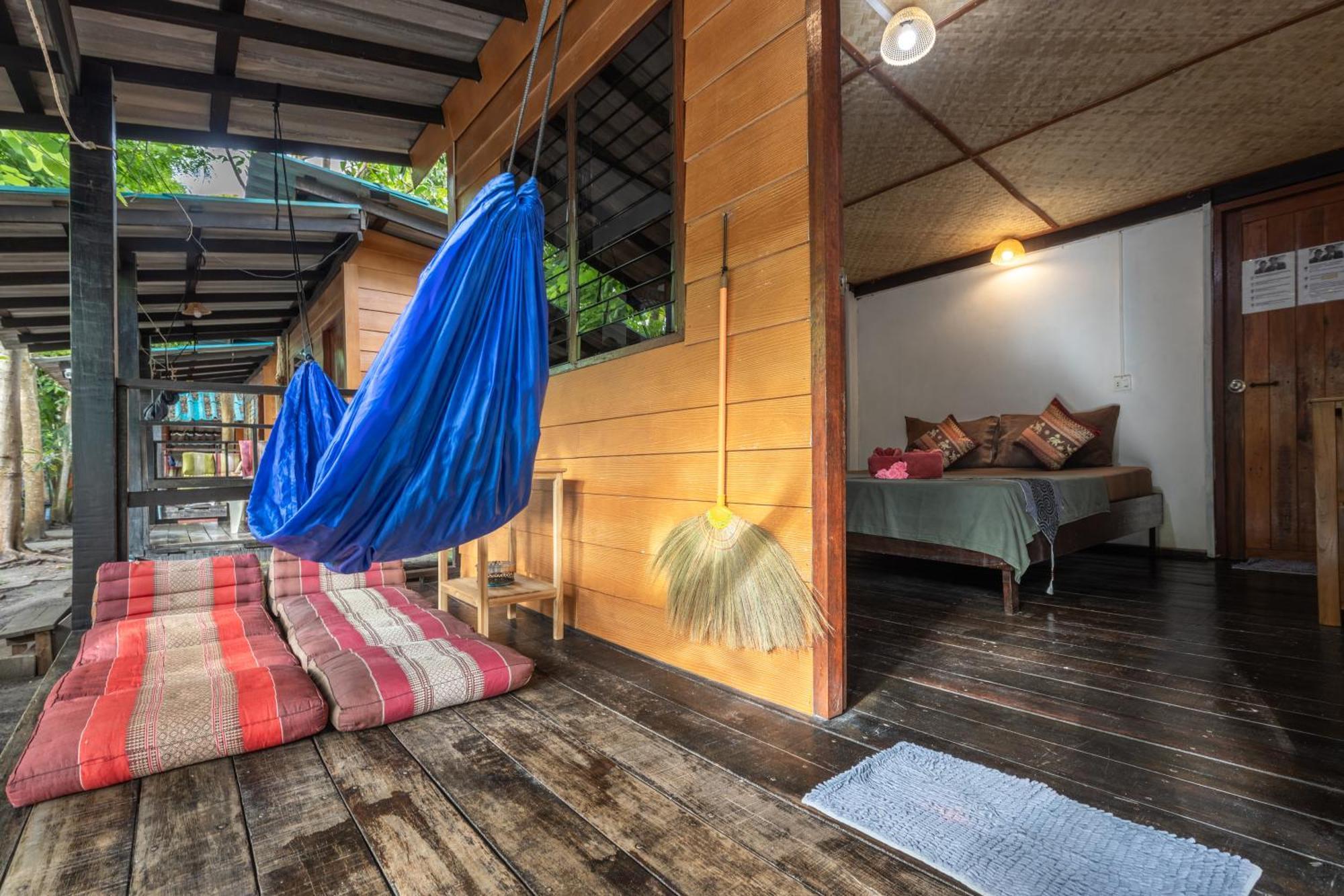 Family Song Koh Lipe Hotel Bagian luar foto