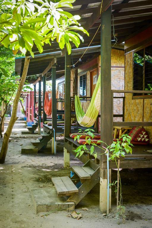 Family Song Koh Lipe Hotel Bagian luar foto