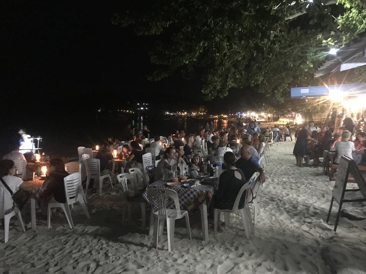 Family Song Koh Lipe Hotel Bagian luar foto