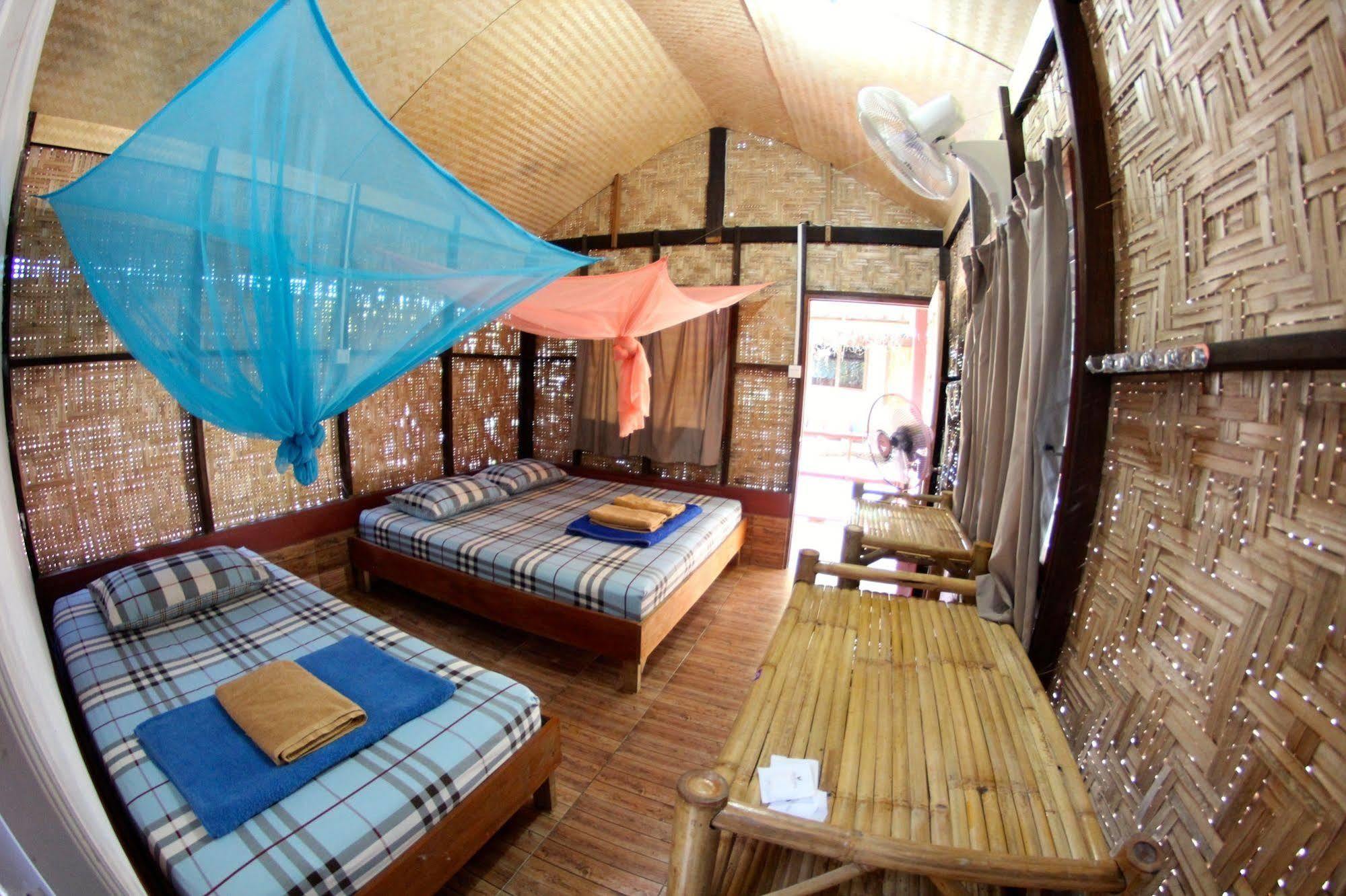 Family Song Koh Lipe Hotel Bagian luar foto